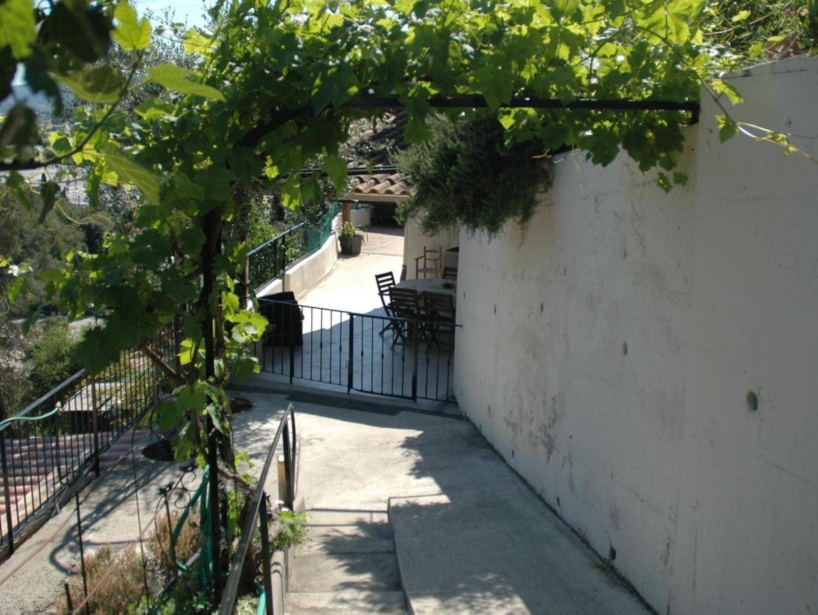 Appartement La vigne sous les pins à Castagniers Extérieur photo